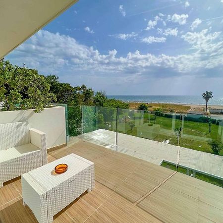 Hotel Artemide Mare Paestum Bagian luar foto