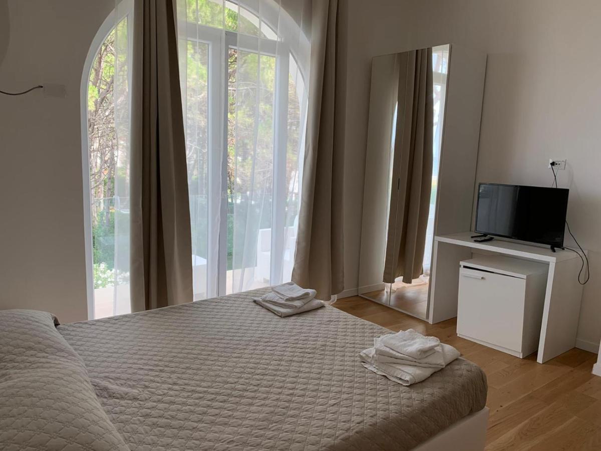 Hotel Artemide Mare Paestum Bagian luar foto