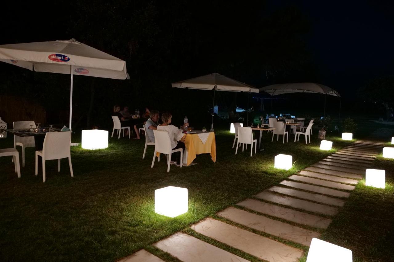 Hotel Artemide Mare Paestum Bagian luar foto