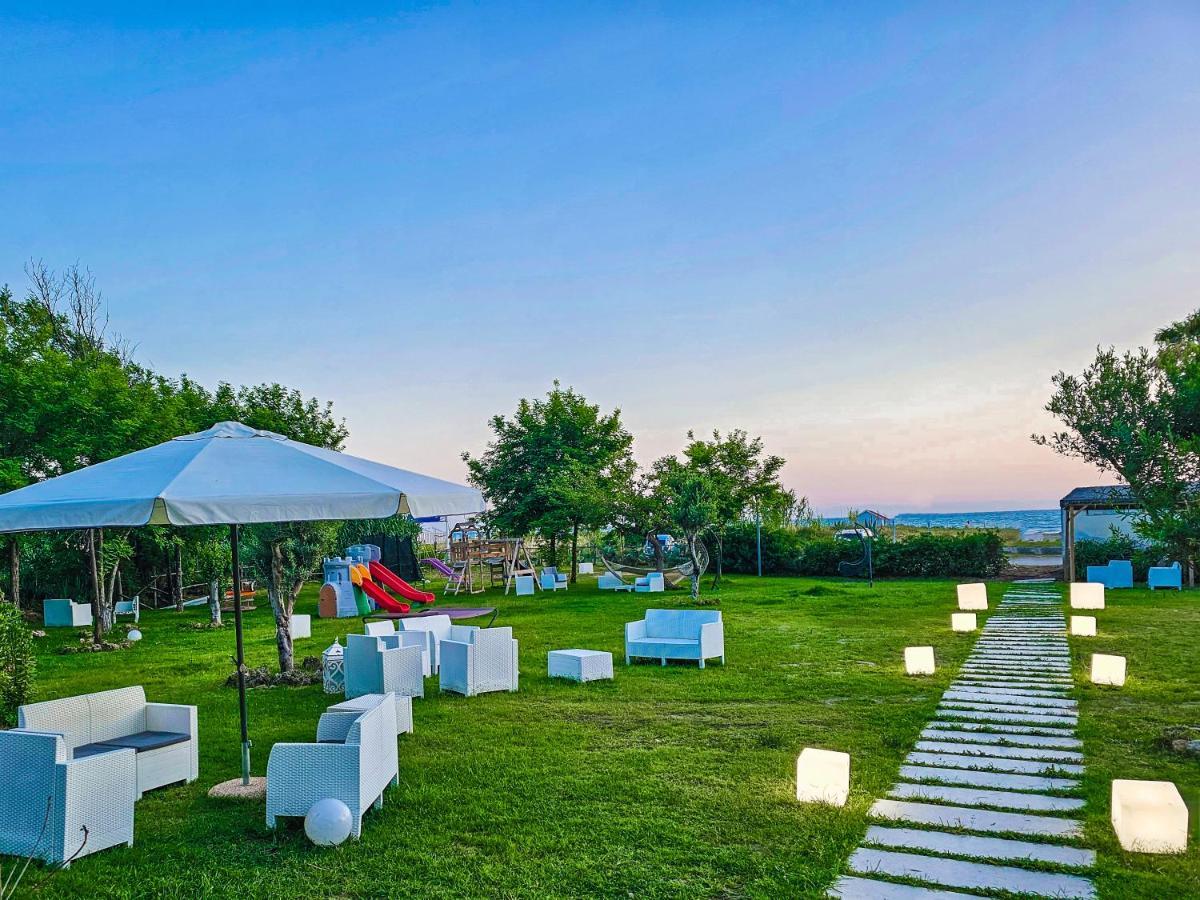 Hotel Artemide Mare Paestum Bagian luar foto