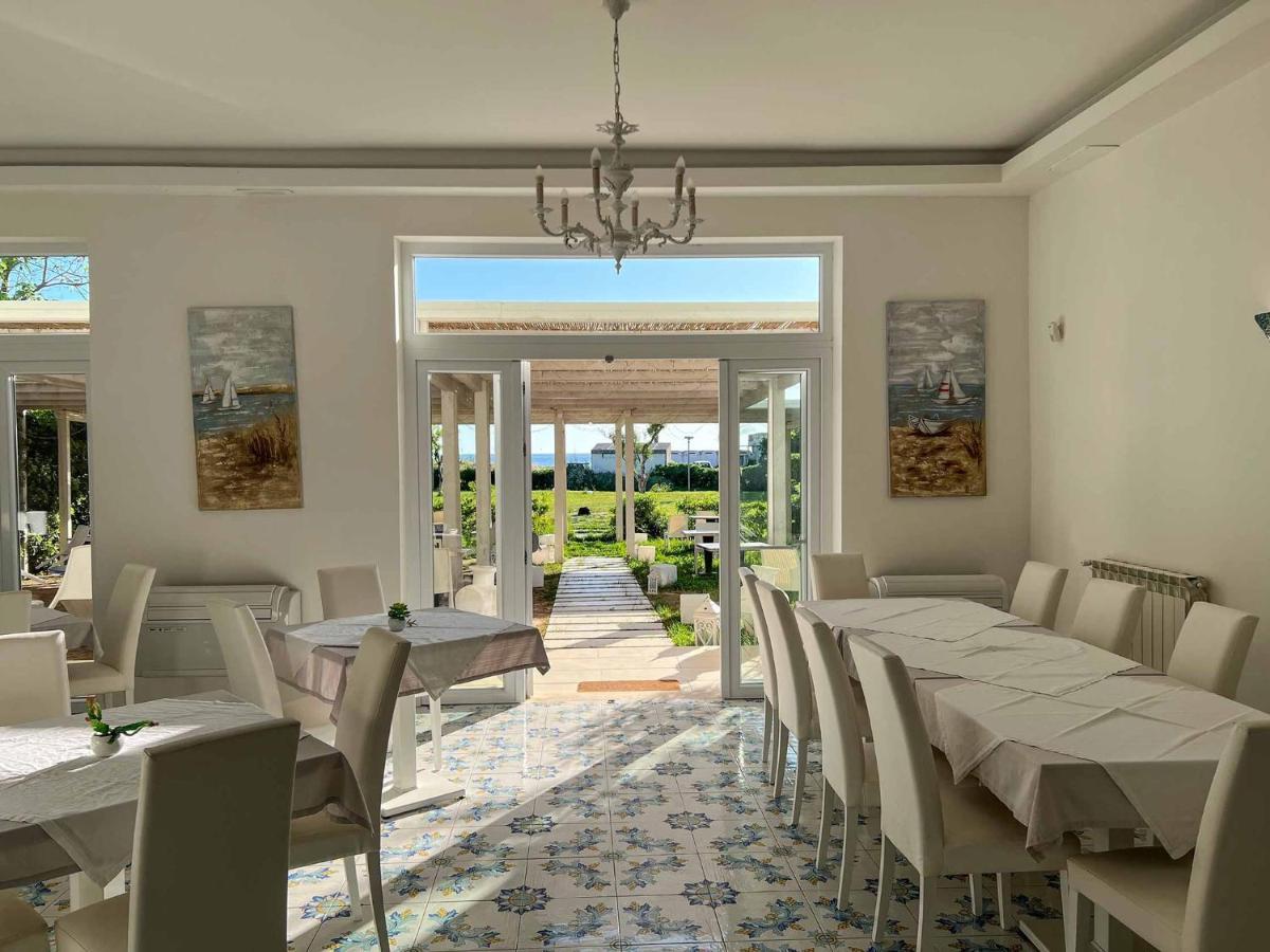 Hotel Artemide Mare Paestum Bagian luar foto