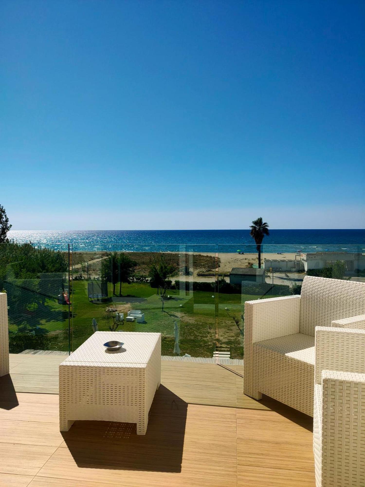 Hotel Artemide Mare Paestum Bagian luar foto