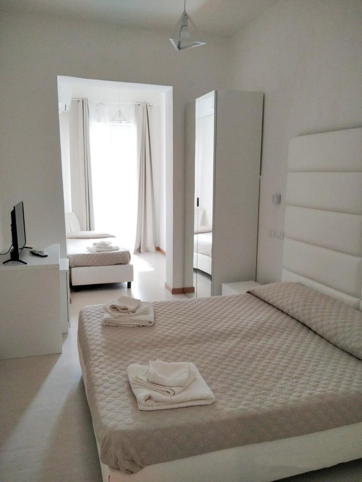 Hotel Artemide Mare Paestum Bagian luar foto