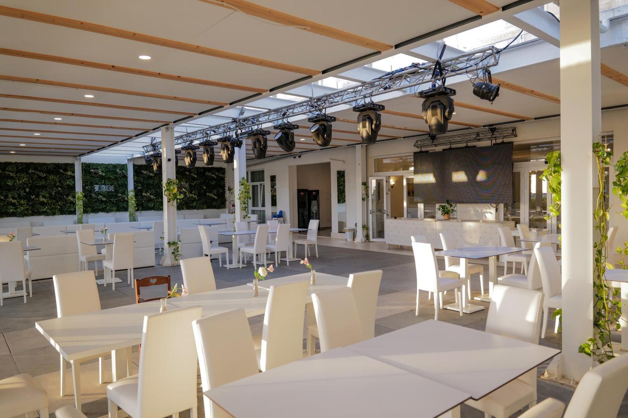 Hotel Artemide Mare Paestum Bagian luar foto