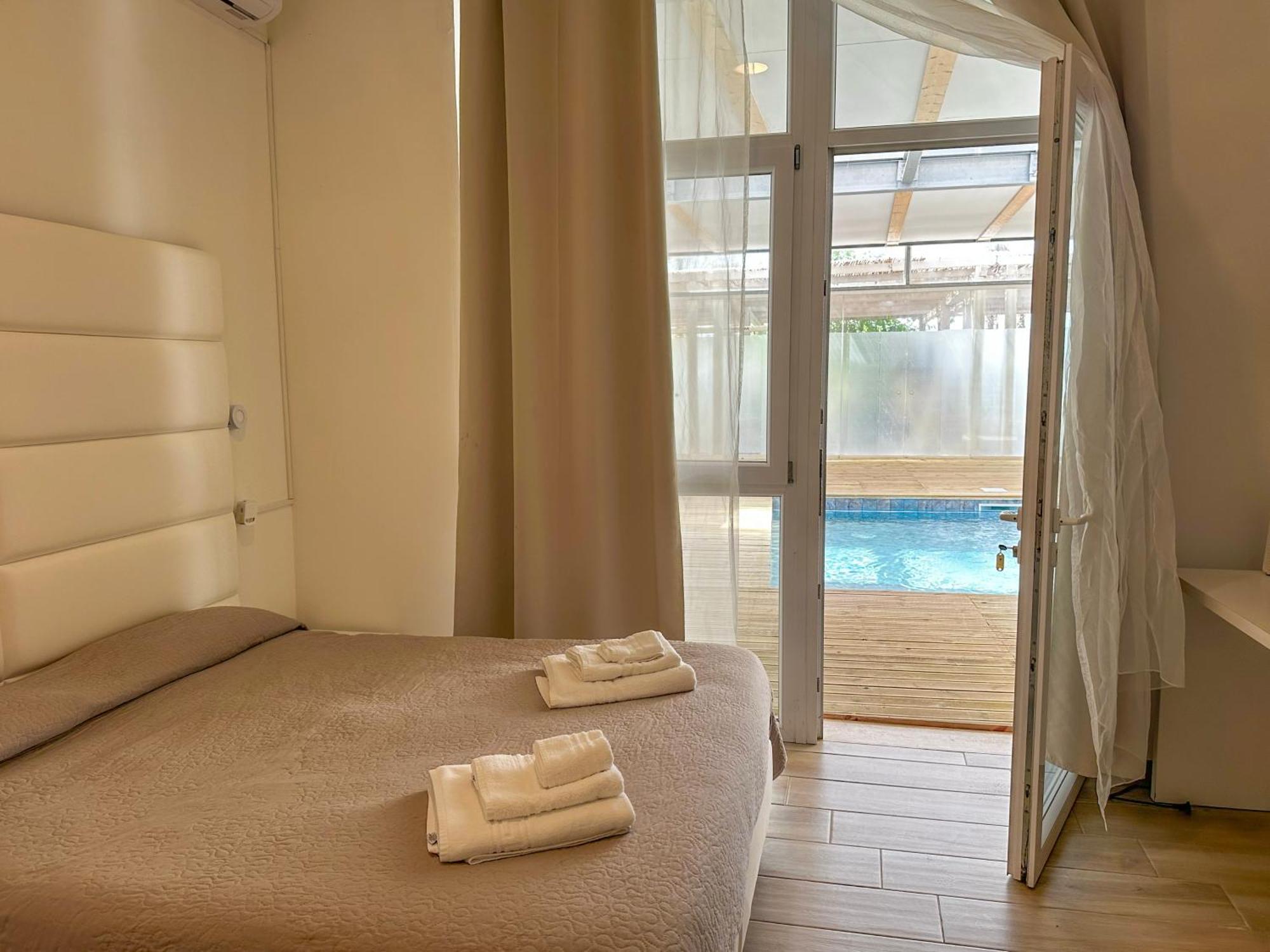 Hotel Artemide Mare Paestum Bagian luar foto