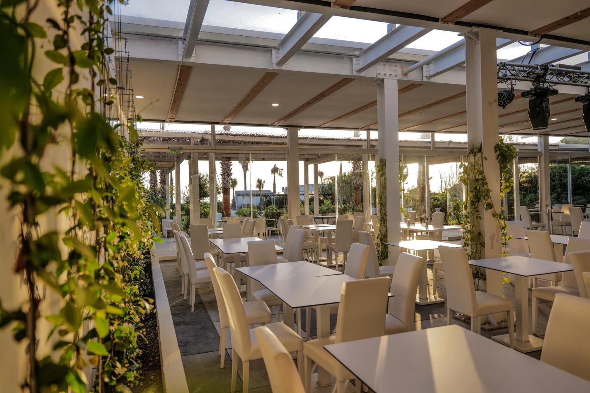 Hotel Artemide Mare Paestum Bagian luar foto