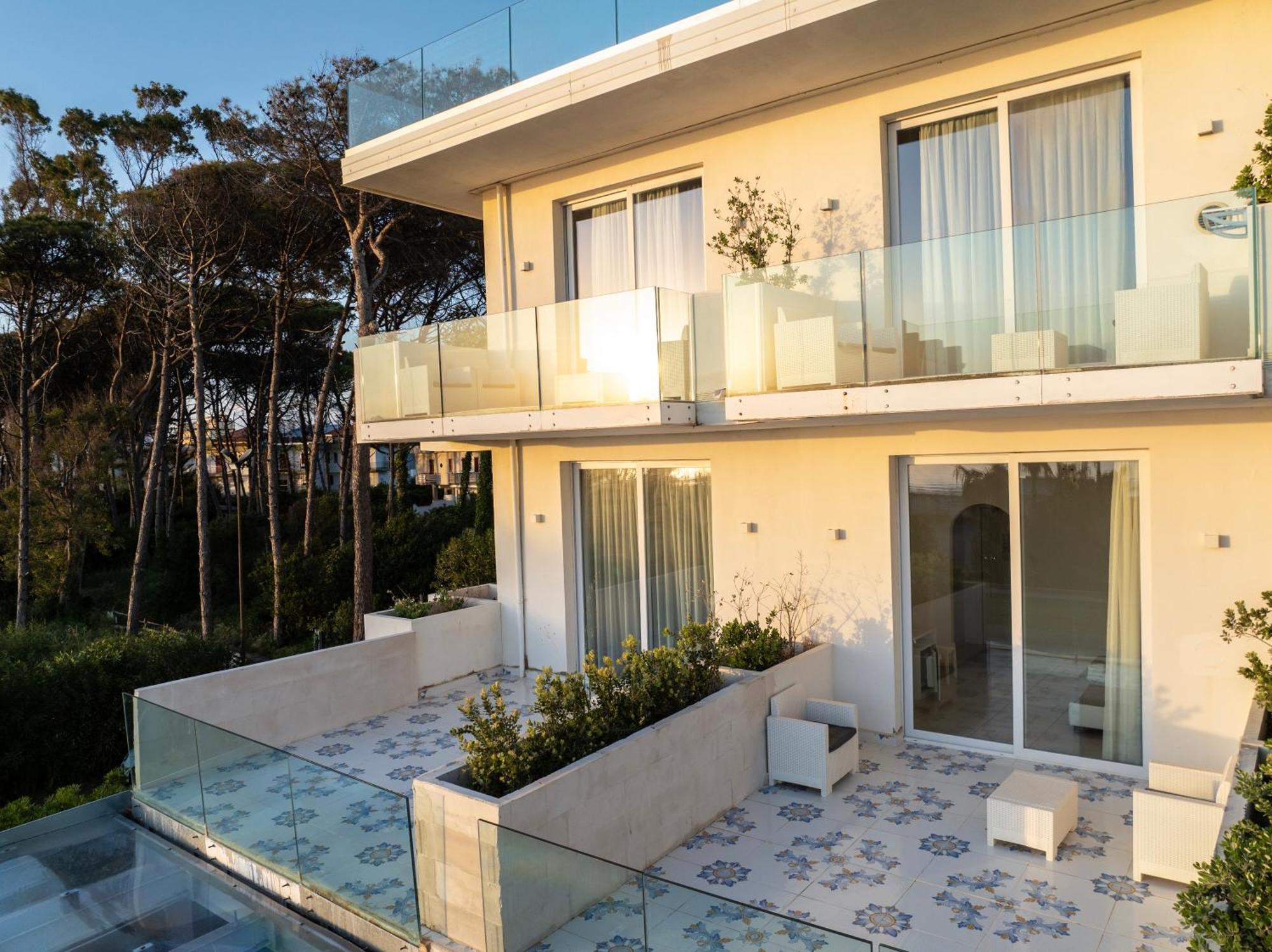Hotel Artemide Mare Paestum Bagian luar foto