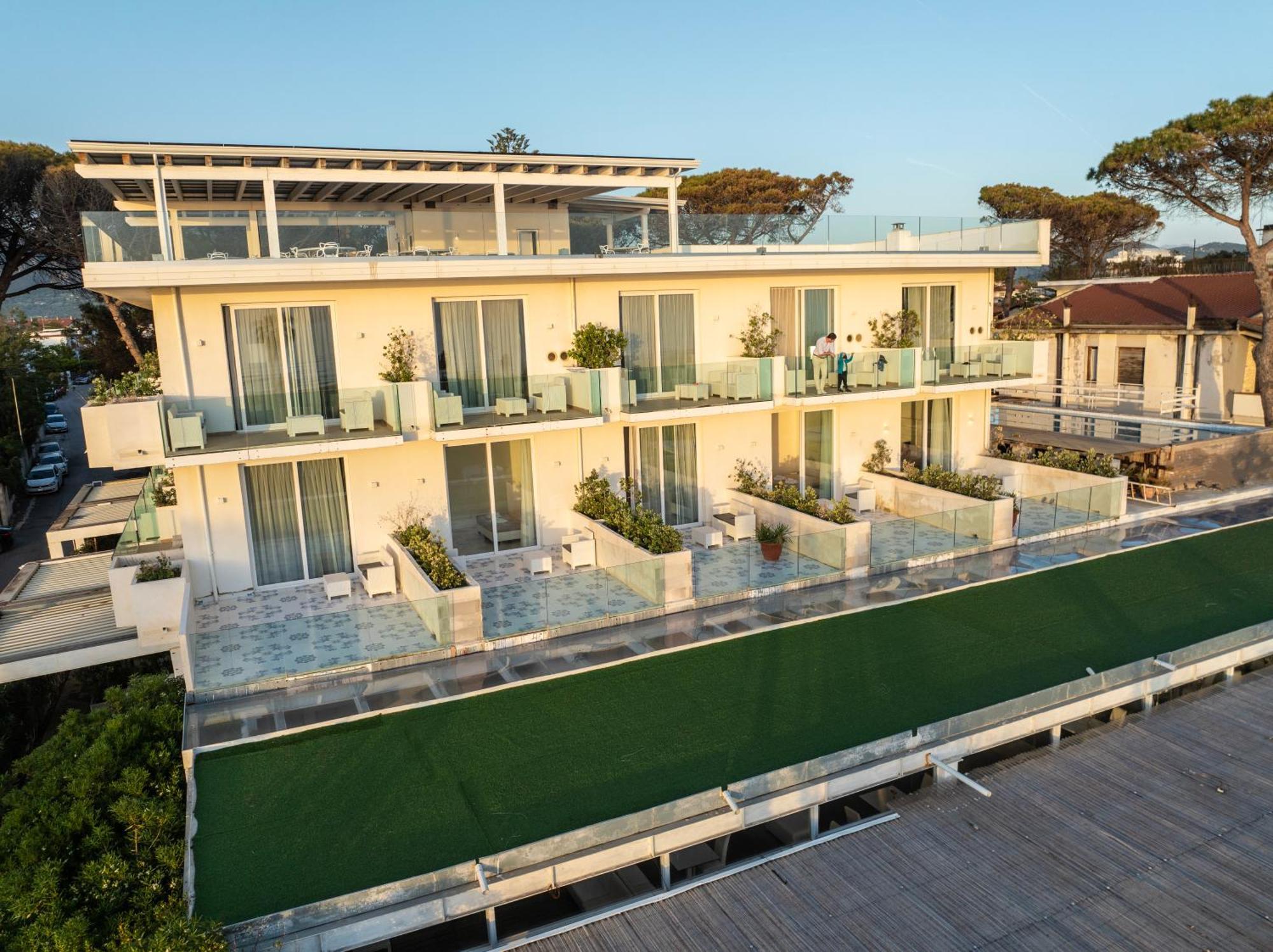 Hotel Artemide Mare Paestum Bagian luar foto