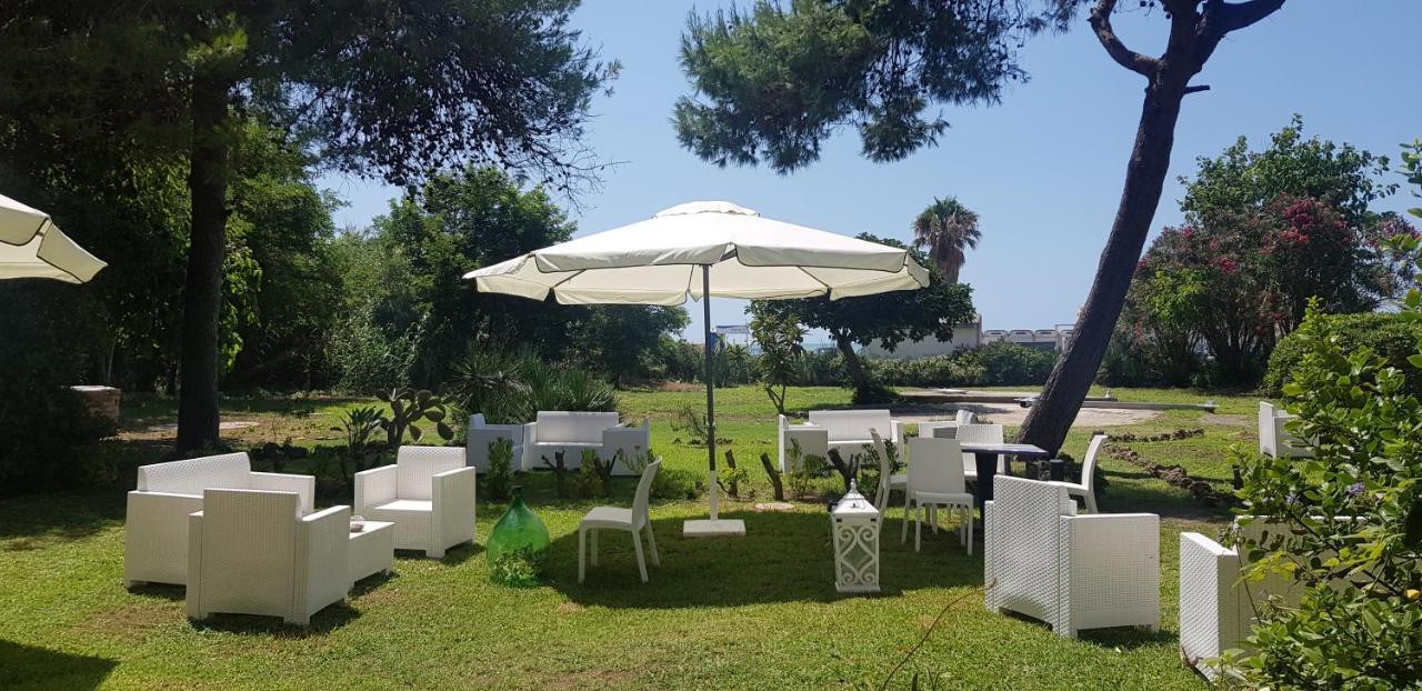 Hotel Artemide Mare Paestum Bagian luar foto